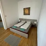With Parking In The Center - 500m From Hlavni Nadrazi