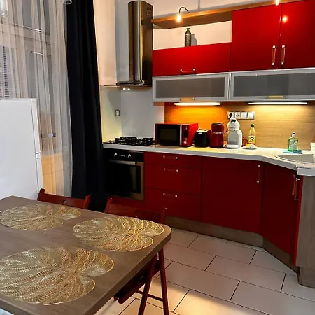 With Parking In The Center - 500m From Hlavni Nadrazi Apartment *