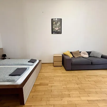 With Parking In The Center - 500m From Hlavni Nadrazi 아파트