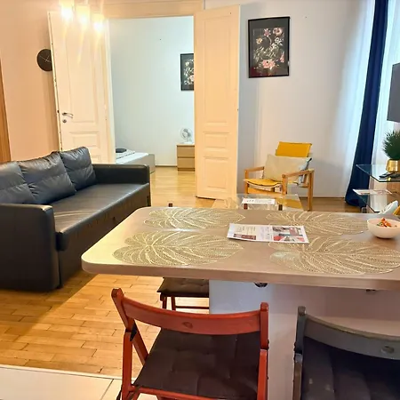 Apartment With Parking In The Center - 500M From Main Station *