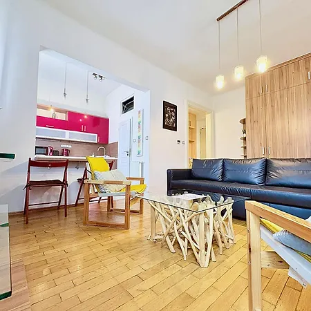 Apartment With Parking In The Center - 500M From Main Station *