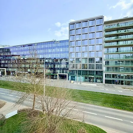 Apartment With Parking In The Center - 500M From Main Station Lejlighed