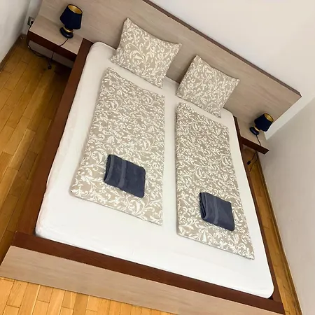 Apartment With Parking In The Center - 500M From Main Station *