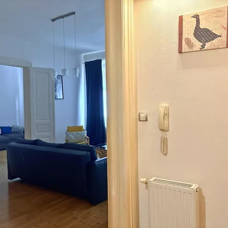 Apartment With Parking In The Center - 500M From Main Station Lejlighed *